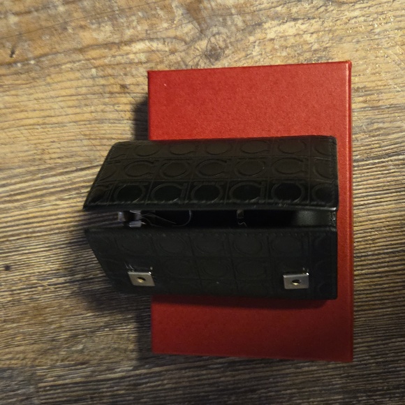 Salvatore Ferragomo Black Embossed Key Holder Wallet - Picture 11 of 17